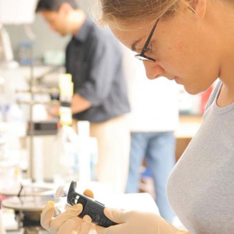 Female student works in the lab